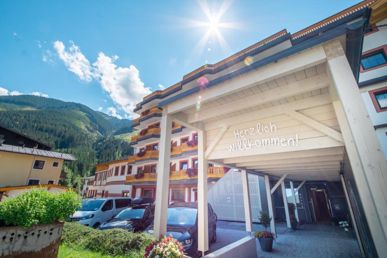 Jufa Alpenhotel Saalbach Екстер'єр фото