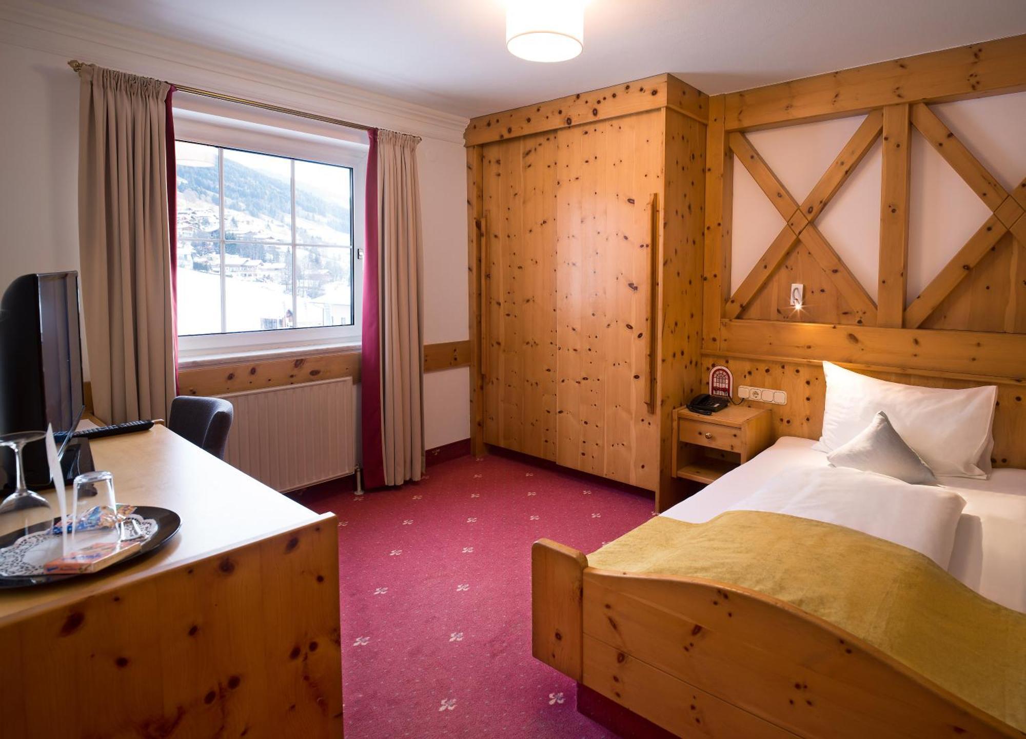 Jufa Alpenhotel Saalbach Екстер'єр фото