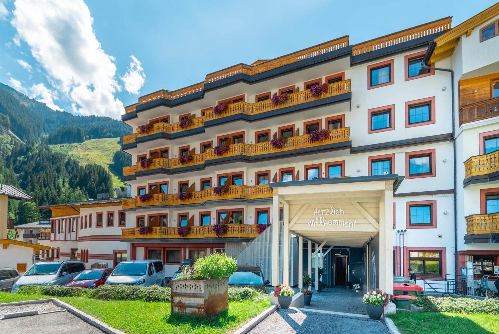 Jufa Alpenhotel Saalbach Екстер'єр фото
