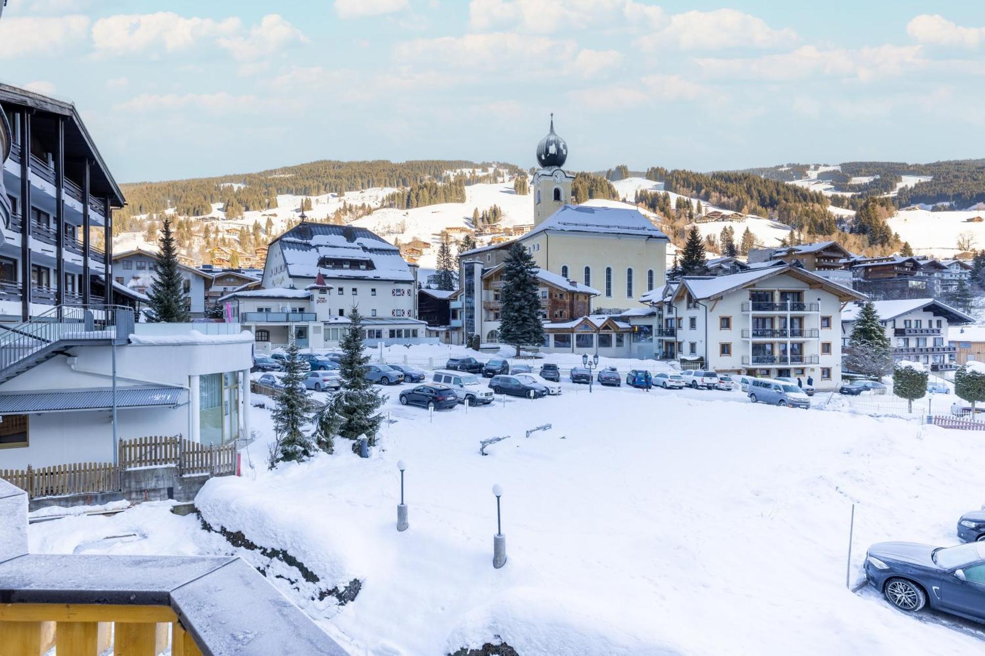 Jufa Alpenhotel Saalbach Екстер'єр фото